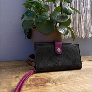 Coach wristlet wallet